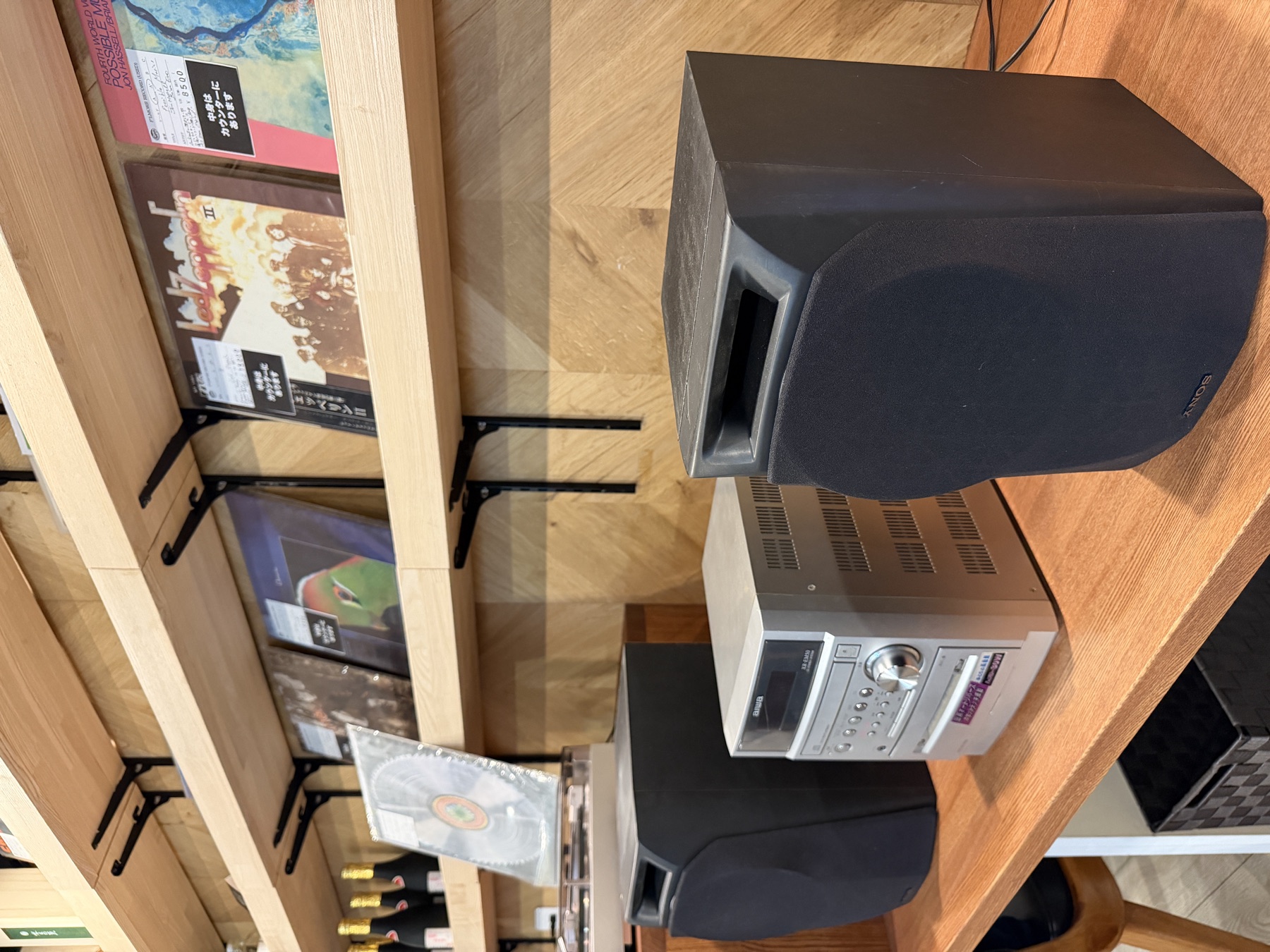 当日の音響まわりと店内ディスプレイ